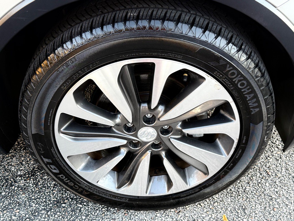 2017 Buick Enclave Image 31