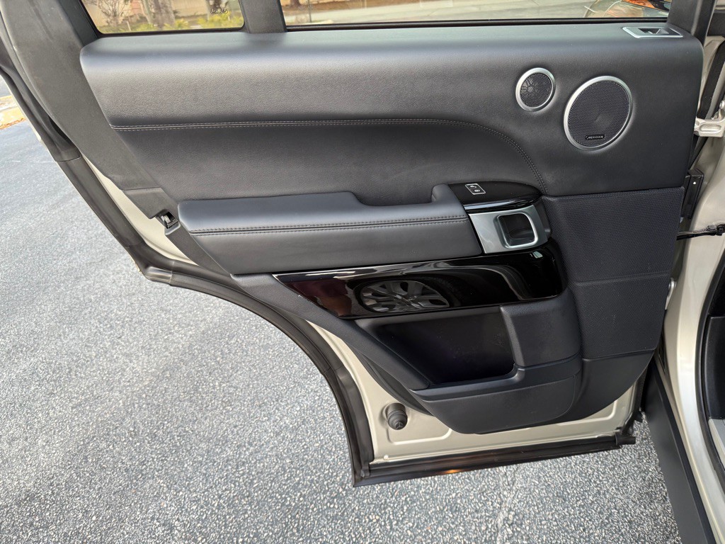 2014 Land Rover Range Rover Image 16