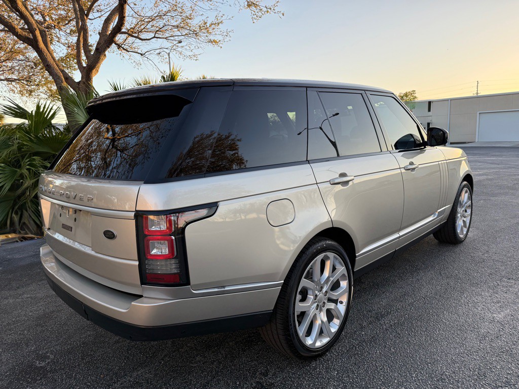 2014 Land Rover Range Rover Image 22