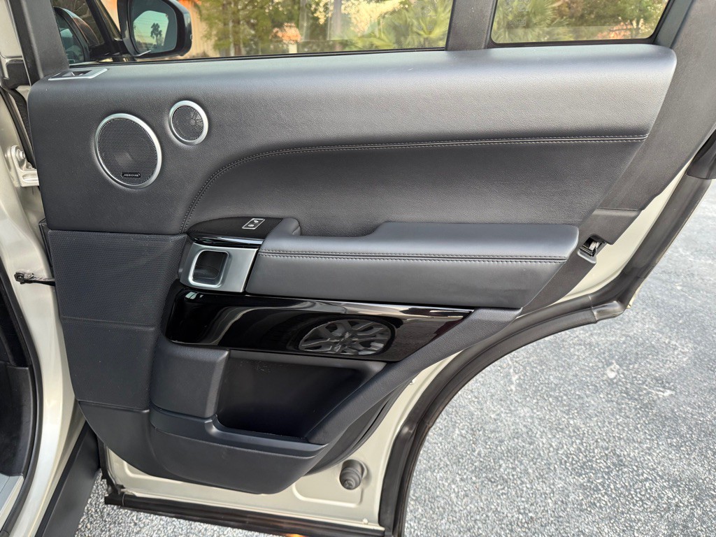 2014 Land Rover Range Rover Image 23