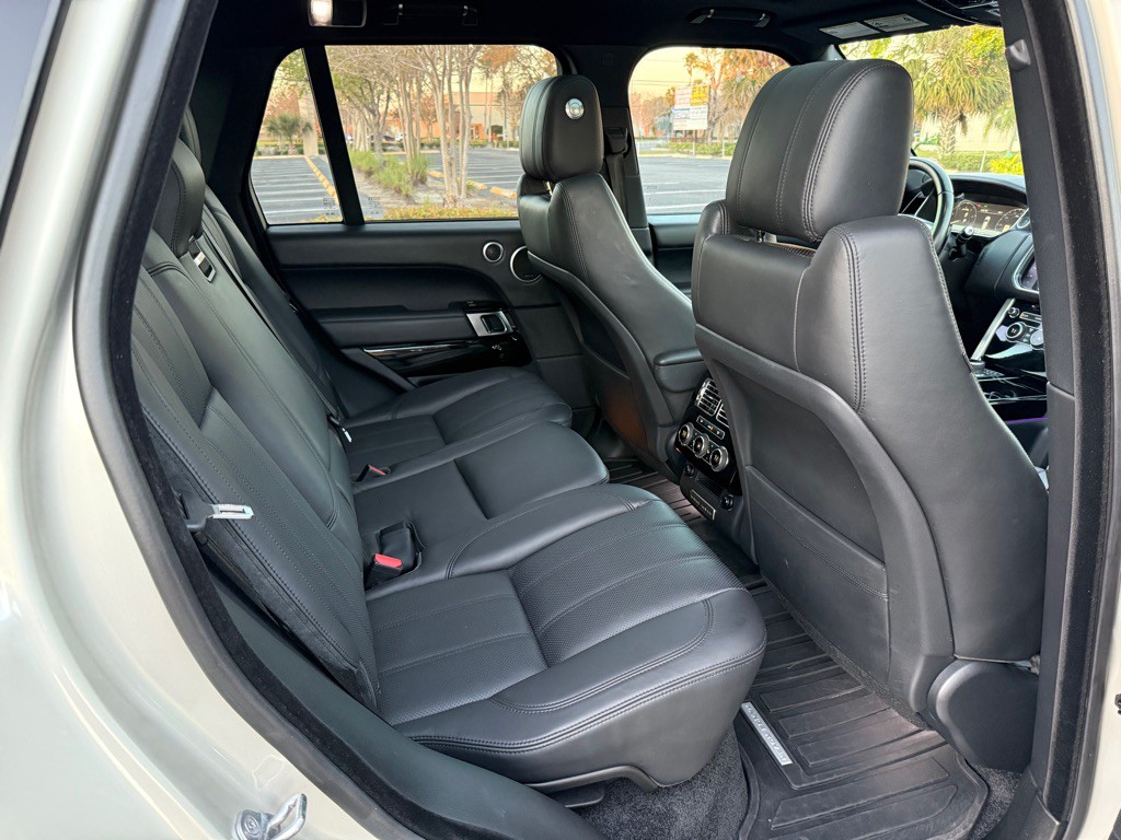2014 Land Rover Range Rover Image 24