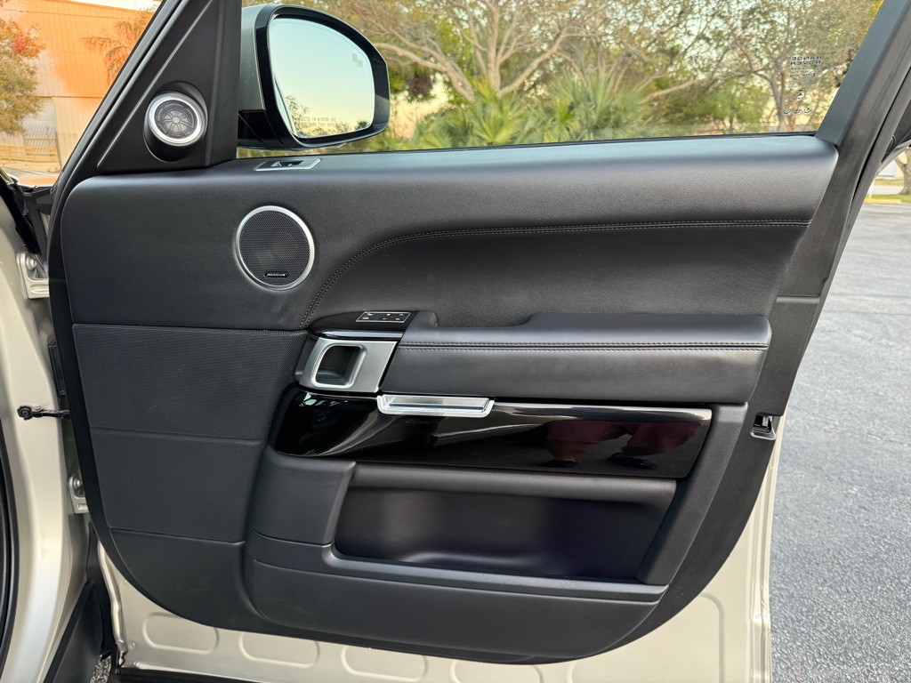 2014 Land Rover Range Rover Image 27