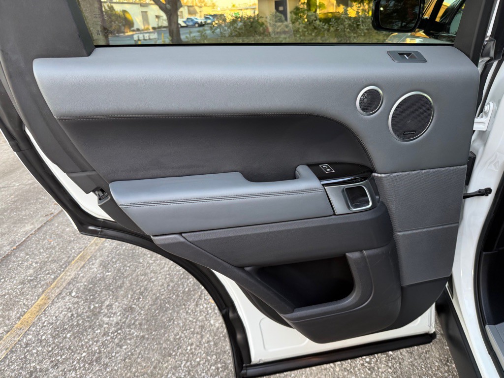 2015 Land Rover Range Rover Sport Image 15
