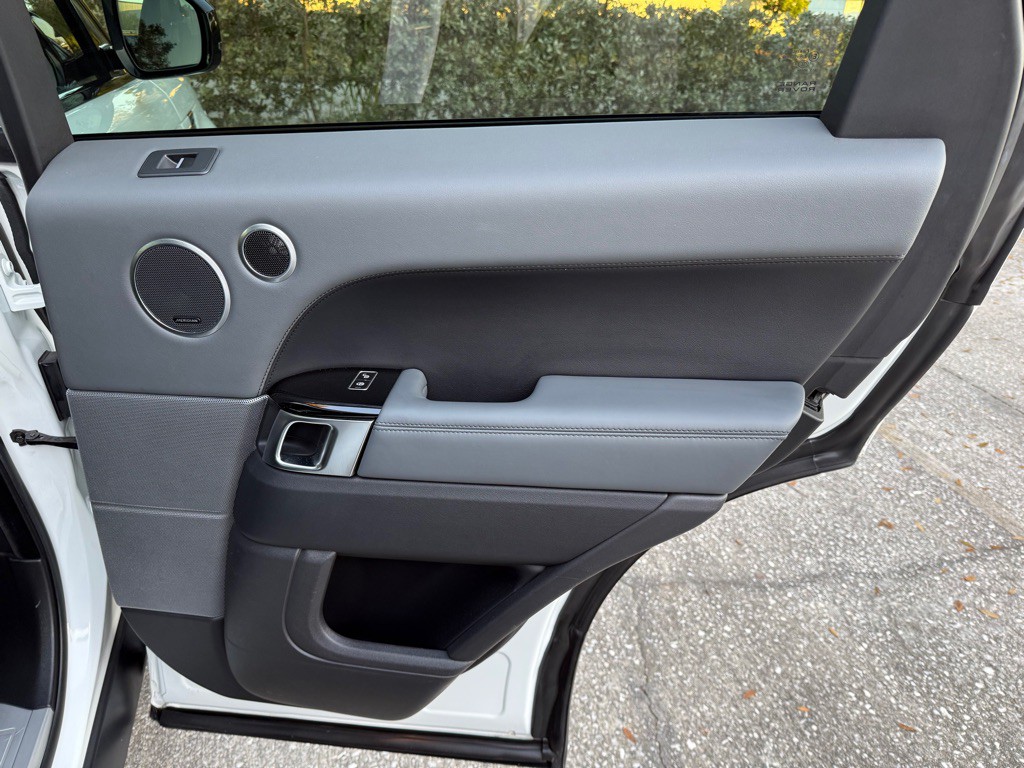 2015 Land Rover Range Rover Sport Image 25