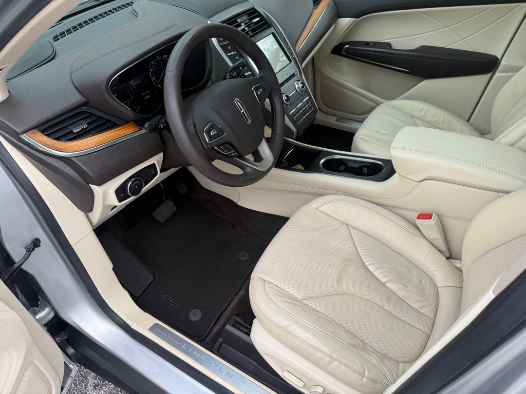 2016 Lincoln MKC Image 2