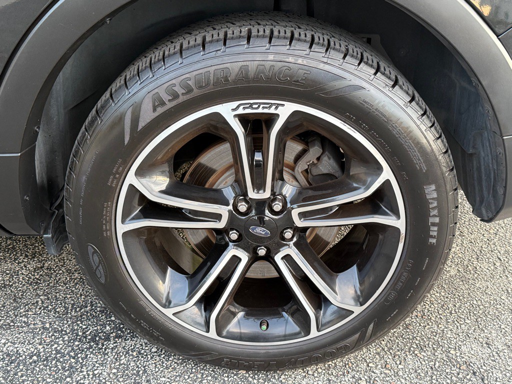 2015 Ford Explorer Image 32