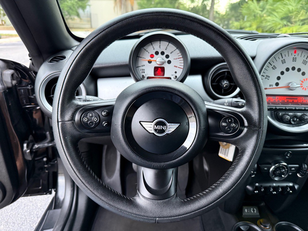 2014 MINI Cooper Image 8
