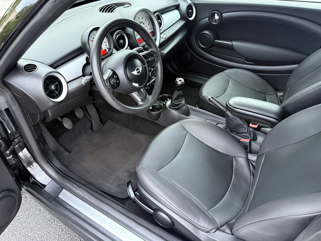 2014 MINI Cooper Image 10