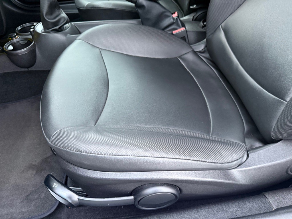 2014 MINI Cooper Image 11