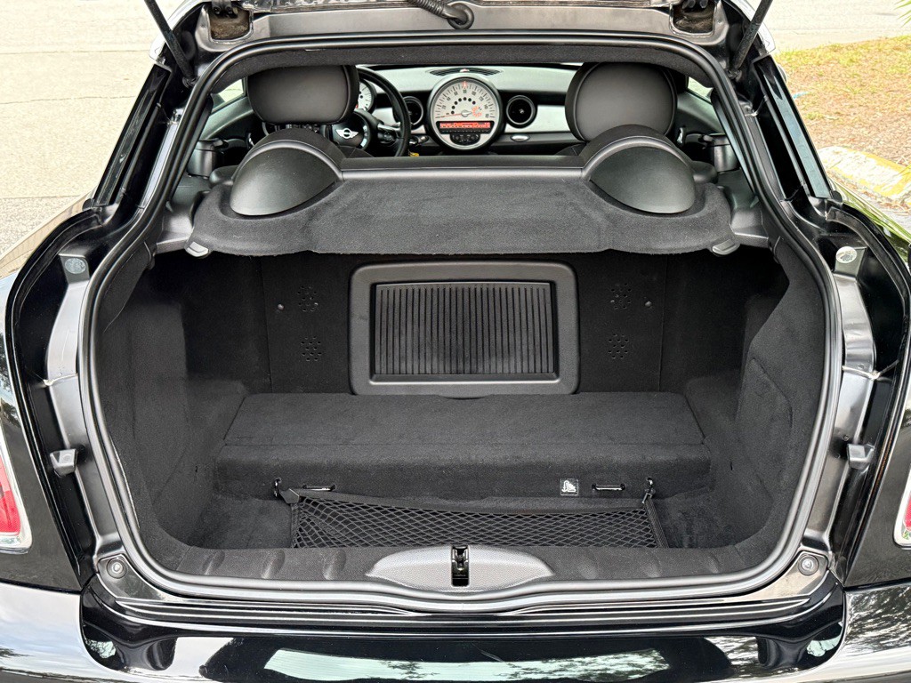 2014 MINI Cooper Image 14