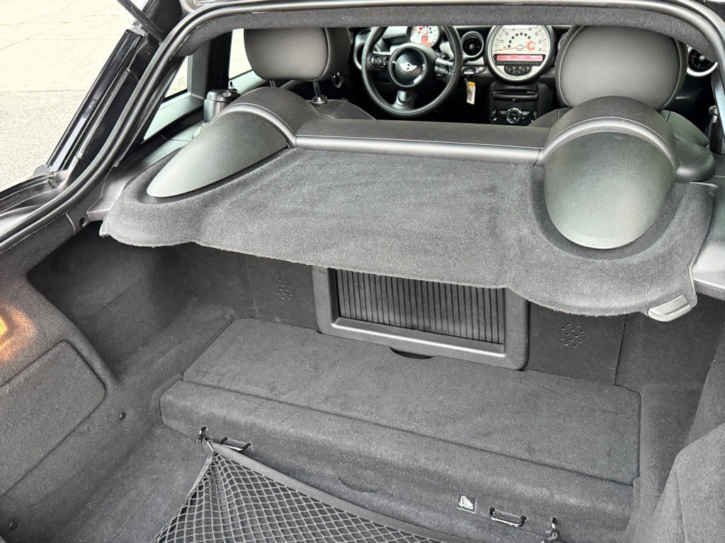 2014 MINI Cooper Image 15