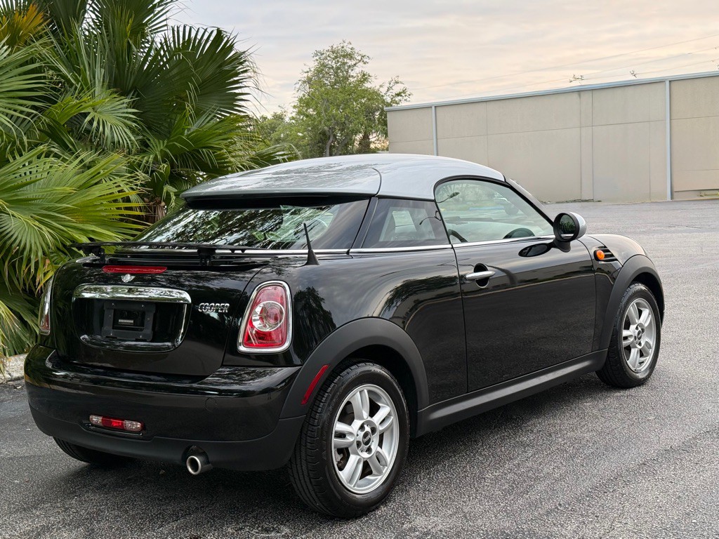 2014 MINI Cooper Image 16