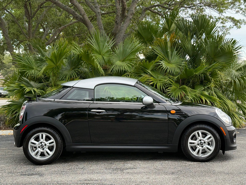 2014 MINI Cooper Image 17