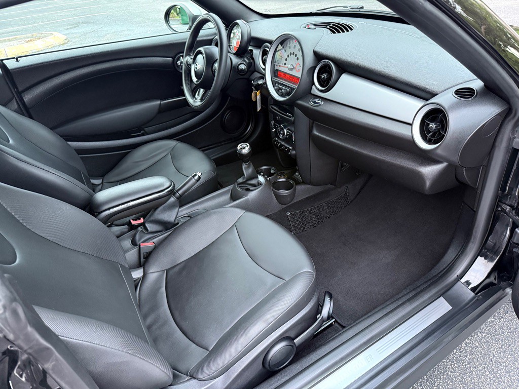 2014 MINI Cooper Image 21