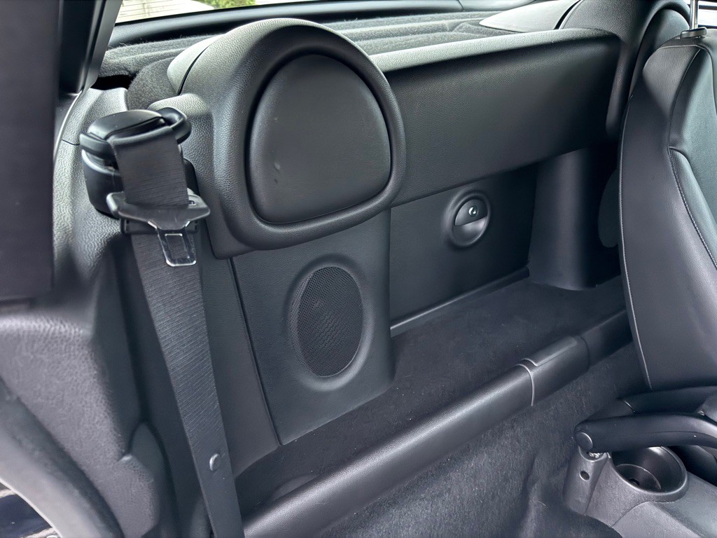 2014 MINI Cooper Image 22