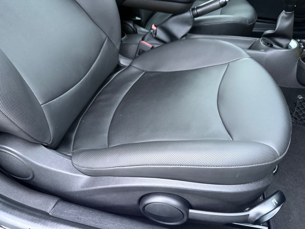 2014 MINI Cooper Image 23