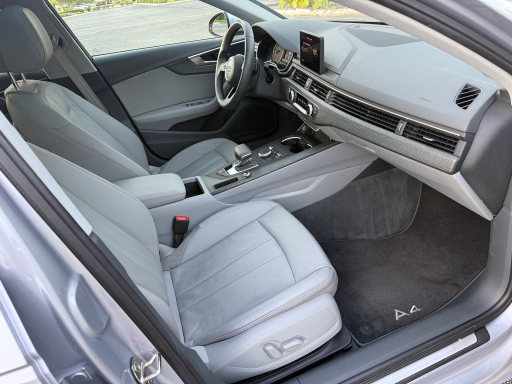 2017 Audi A4 Image 25