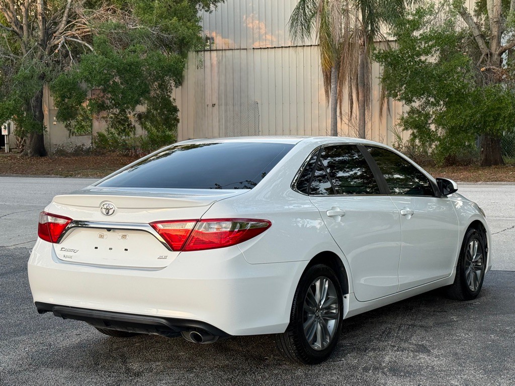 2017 Toyota Camry Image 3