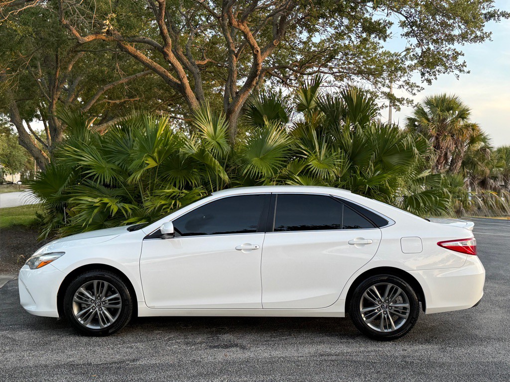 2017 Toyota Camry Image 4