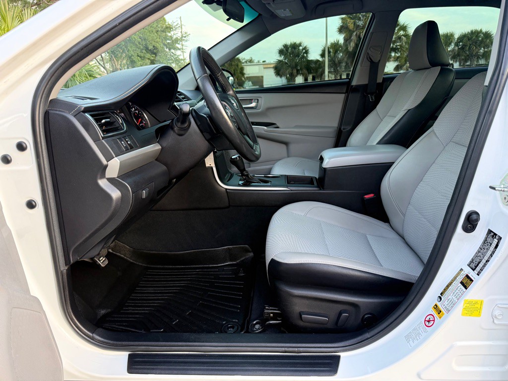 2017 Toyota Camry Image 6