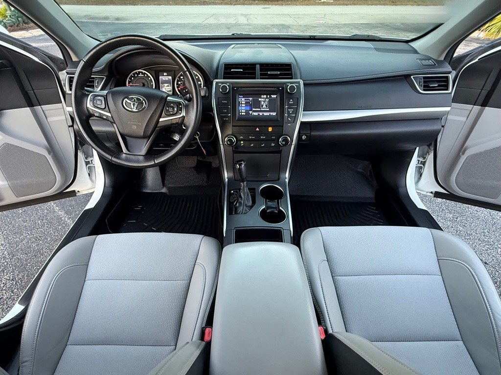 2017 Toyota Camry Image 7