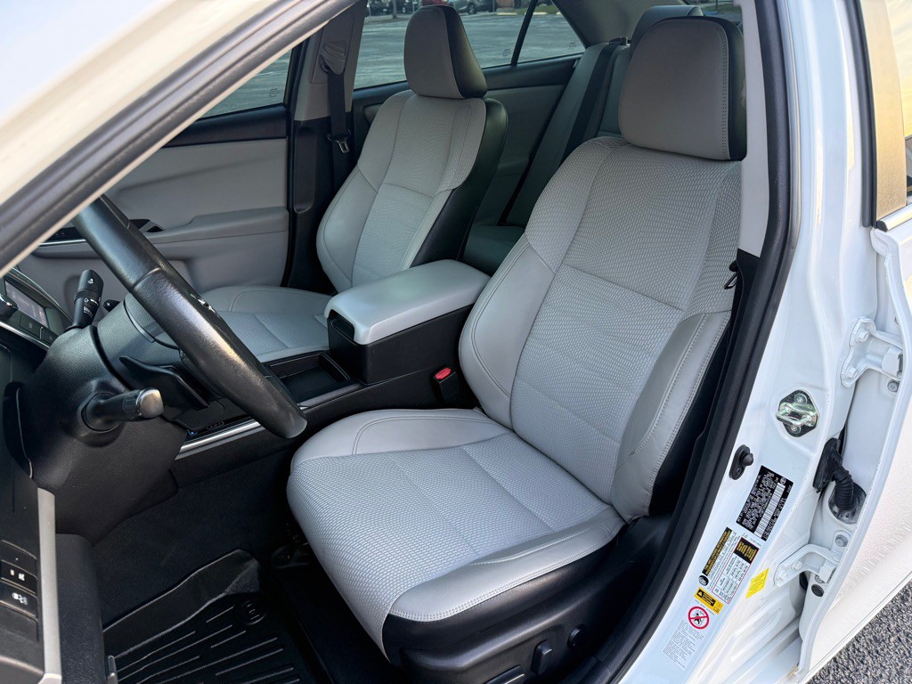 2017 Toyota Camry Image 8