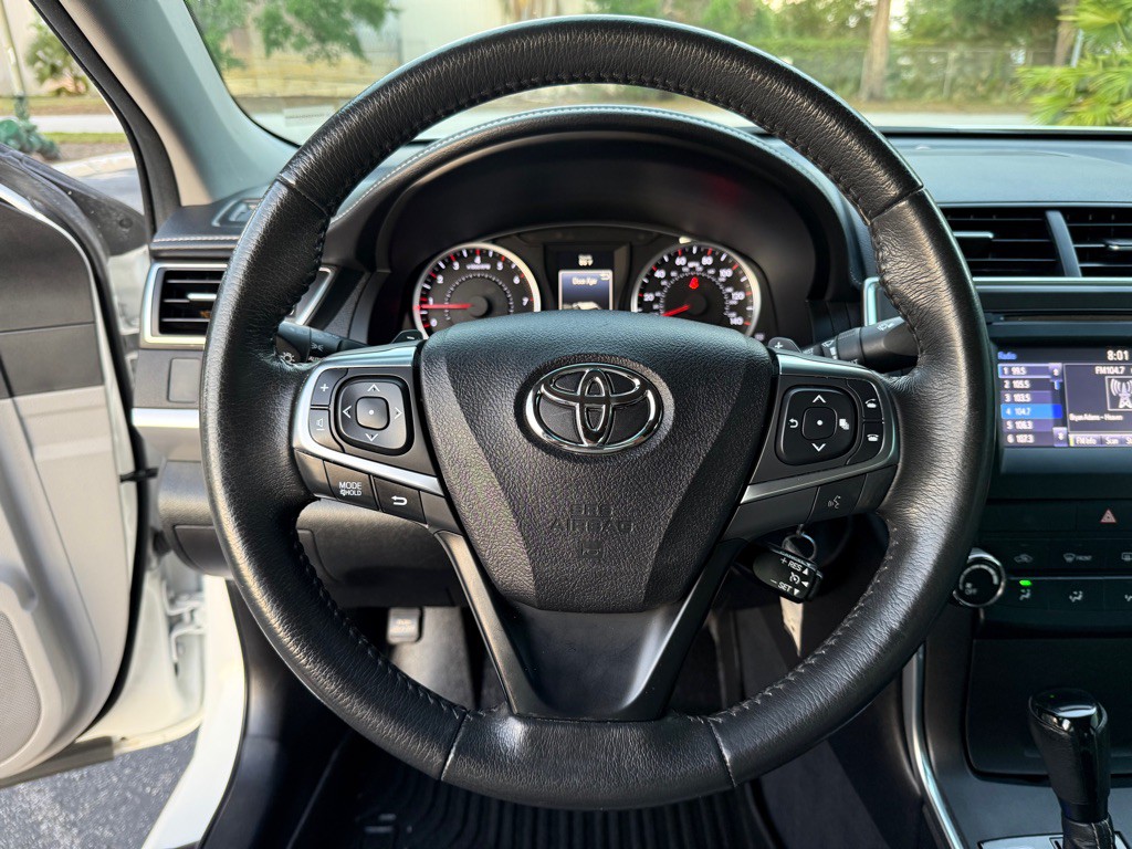 2017 Toyota Camry Image 9