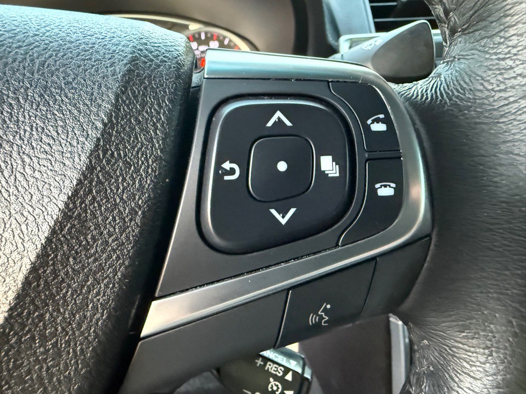 2017 Toyota Camry Image 11