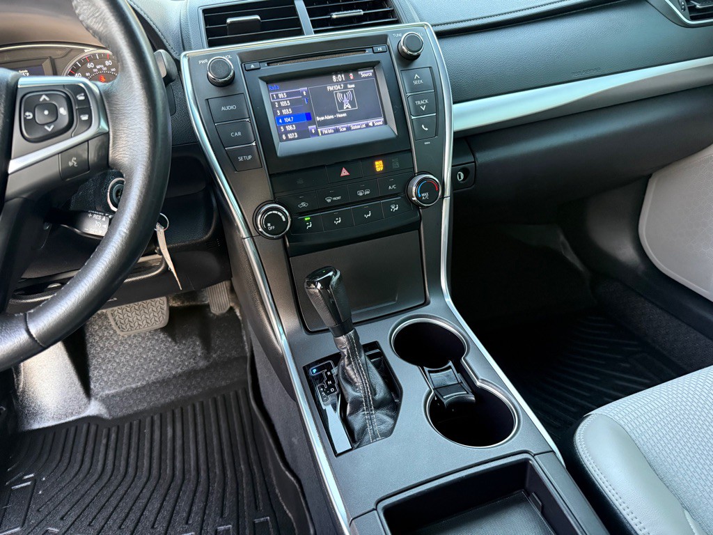 2017 Toyota Camry Image 12
