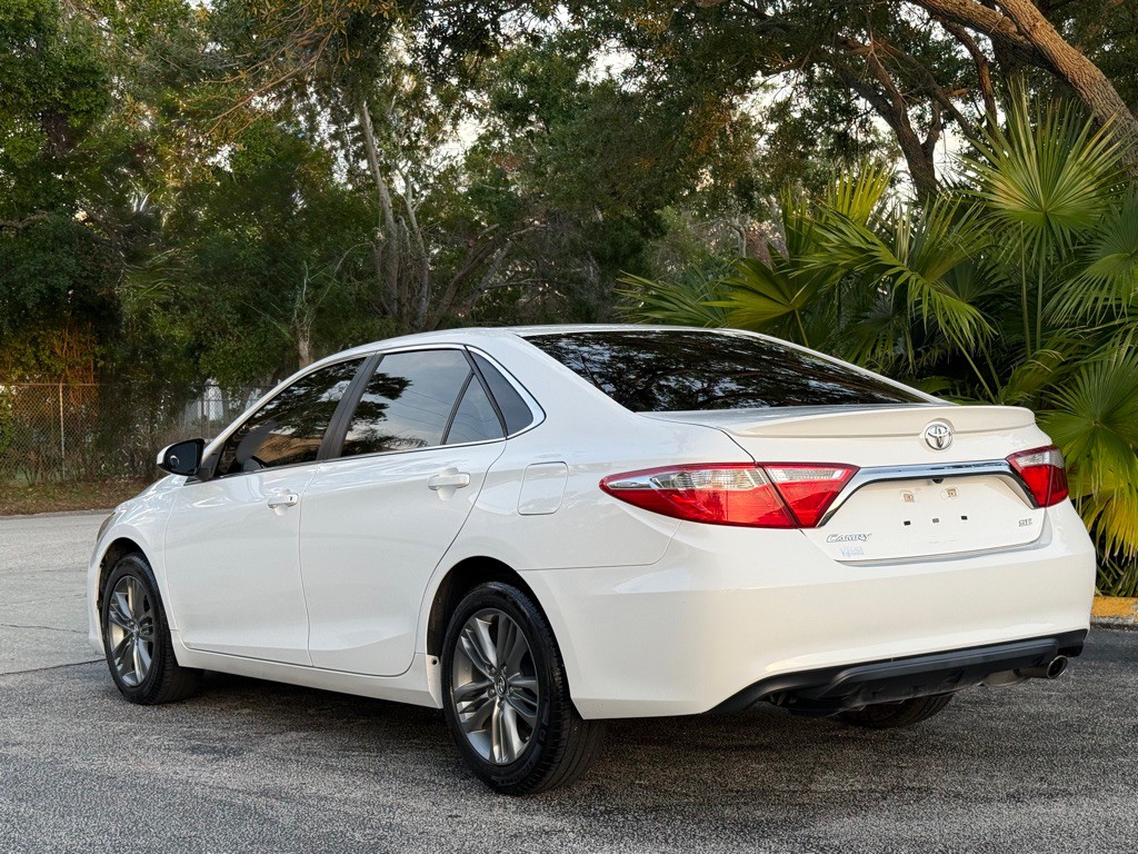 2017 Toyota Camry Image 13