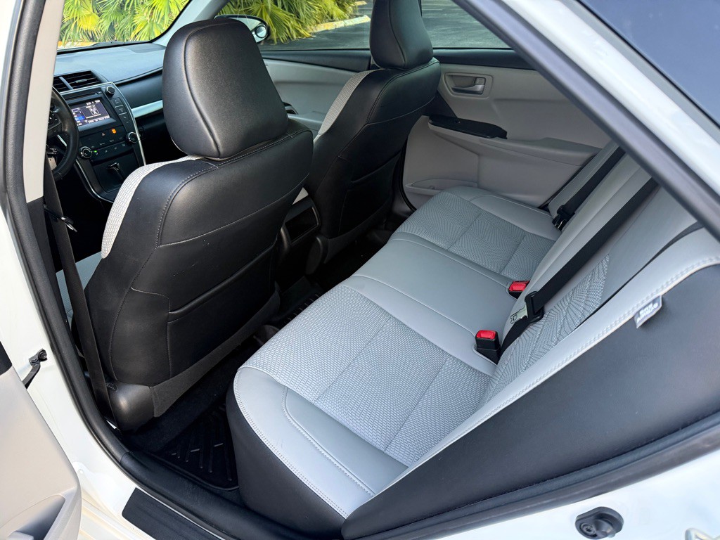 2017 Toyota Camry Image 15