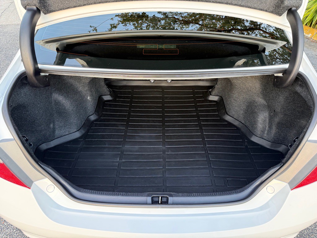 2017 Toyota Camry Image 17
