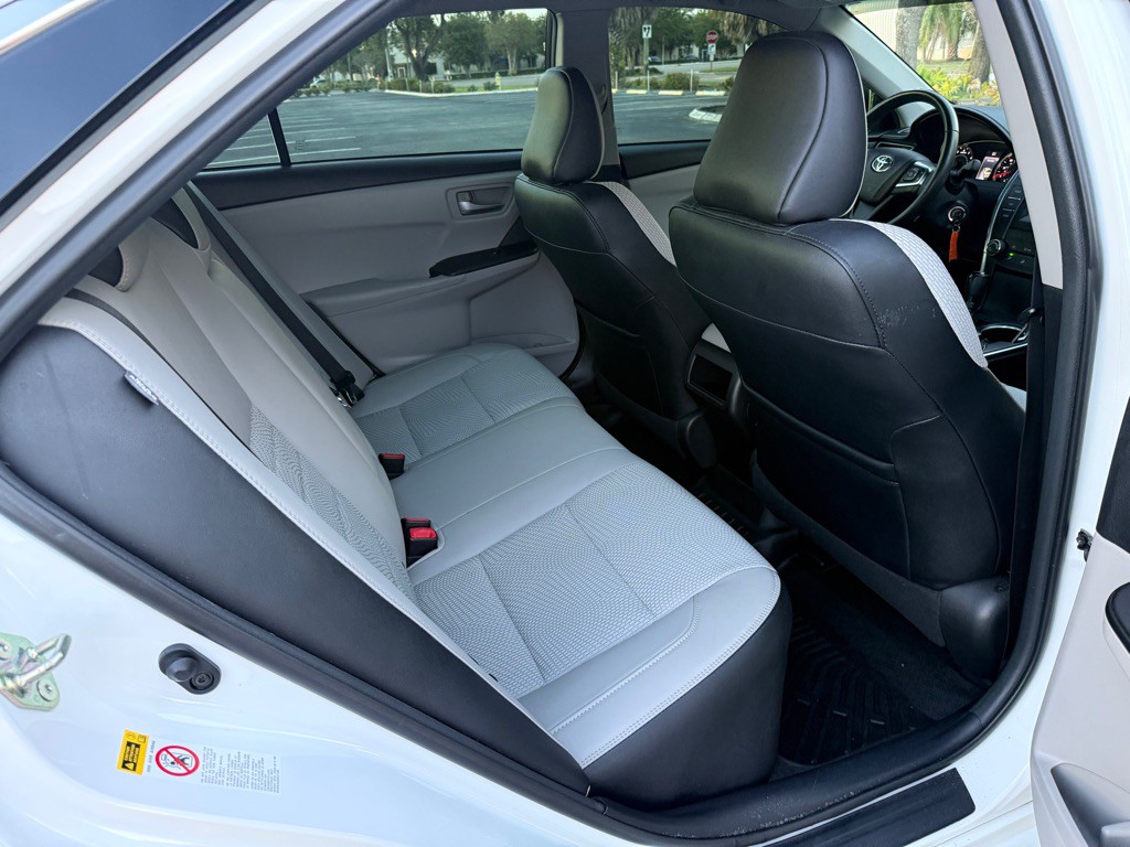 2017 Toyota Camry Image 20