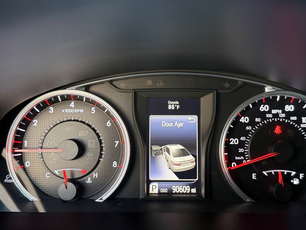 2017 Toyota Camry Image 30