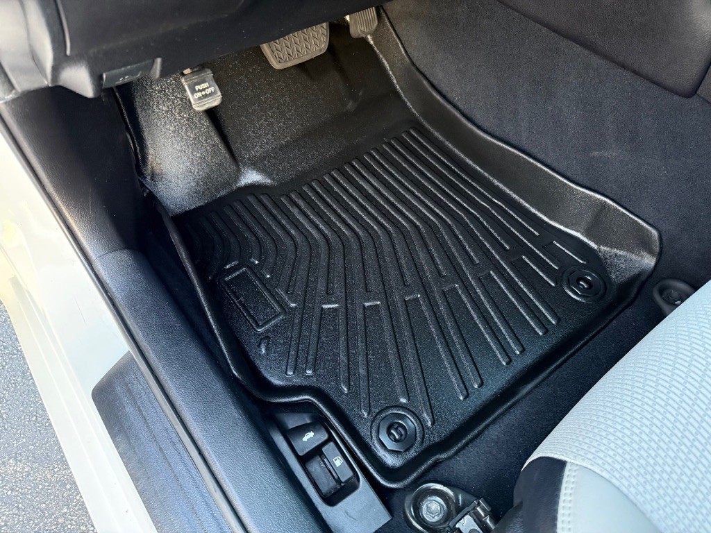 2017 Toyota Camry Image 32