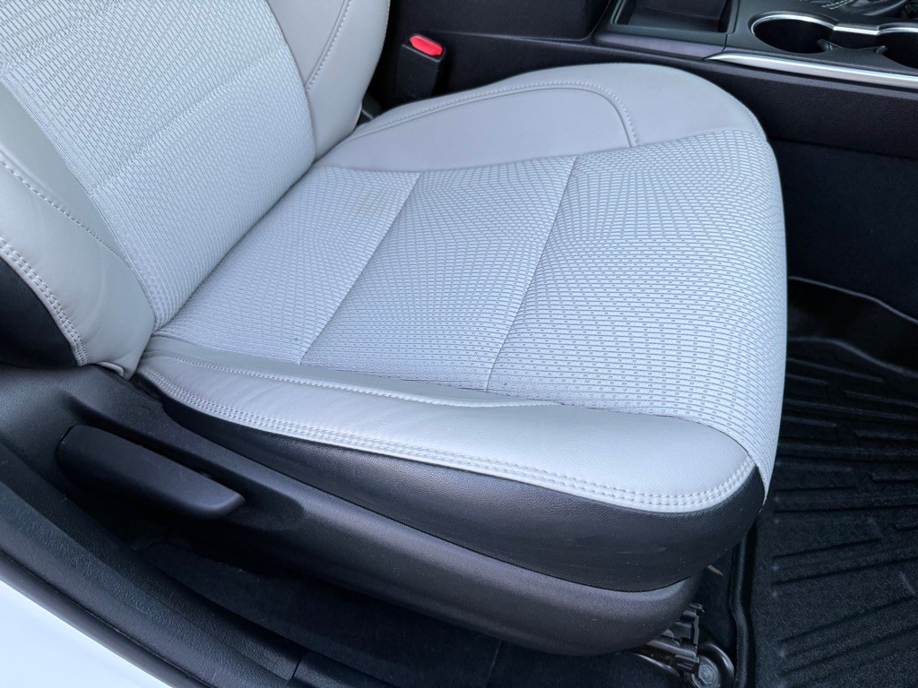 2017 Toyota Camry Image 34