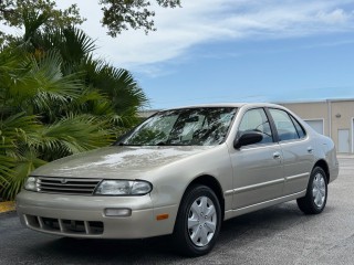Image for 1995 Nissan Altima GXE ID: 7509915