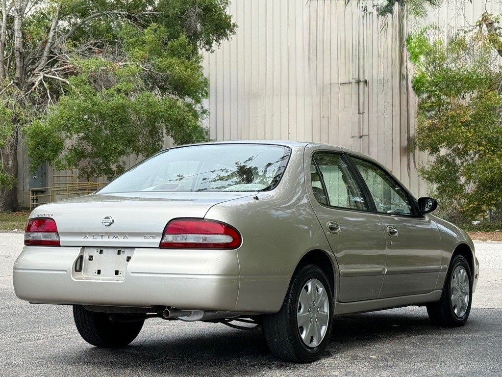 1995 Nissan Altima Image 3