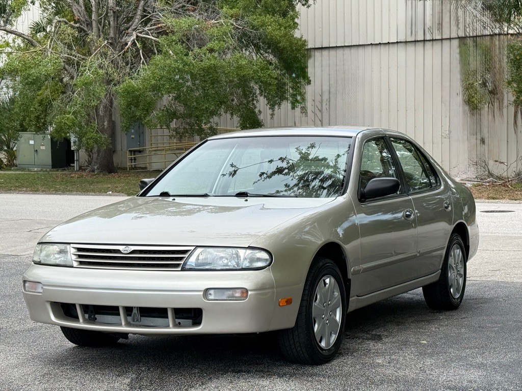 1995 Nissan Altima Image 4