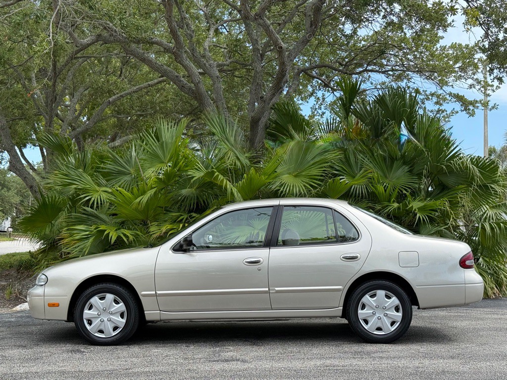 1995 Nissan Altima Image 5