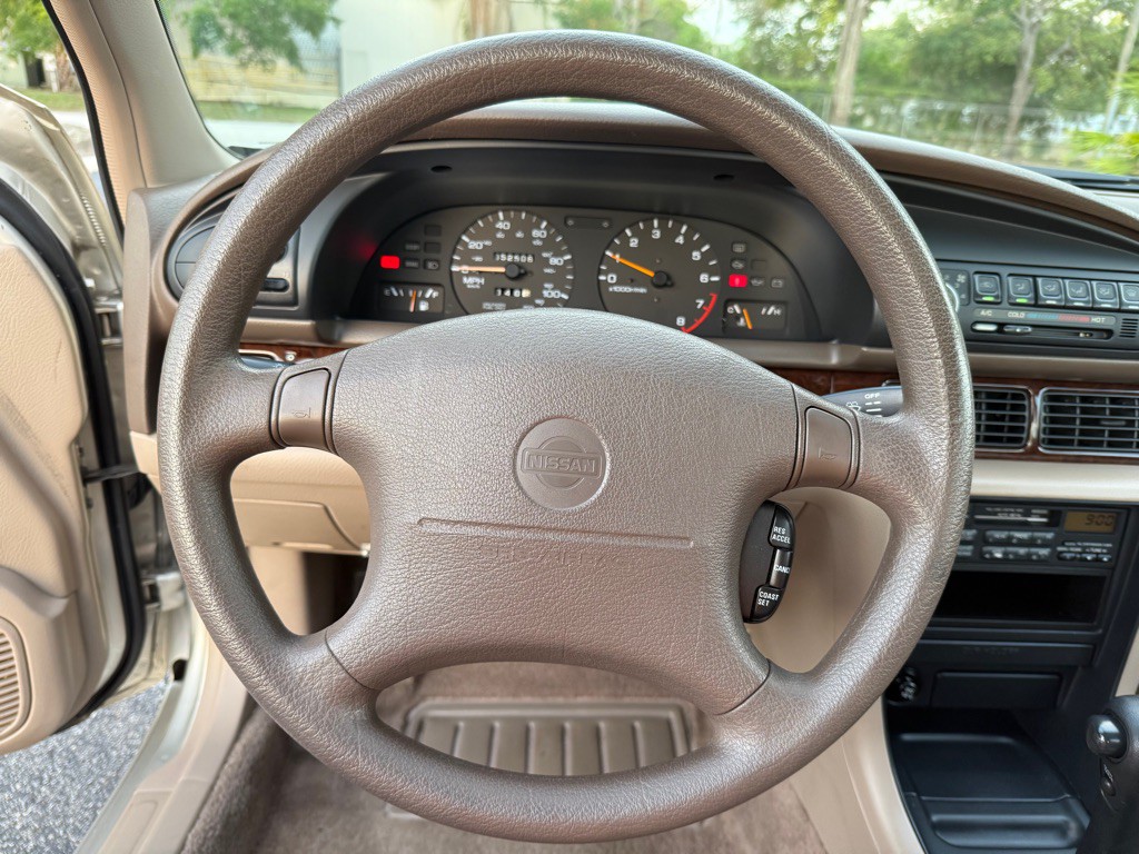 1995 Nissan Altima Image 9