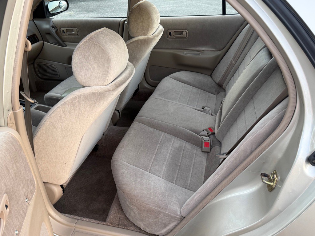 1995 Nissan Altima Image 13