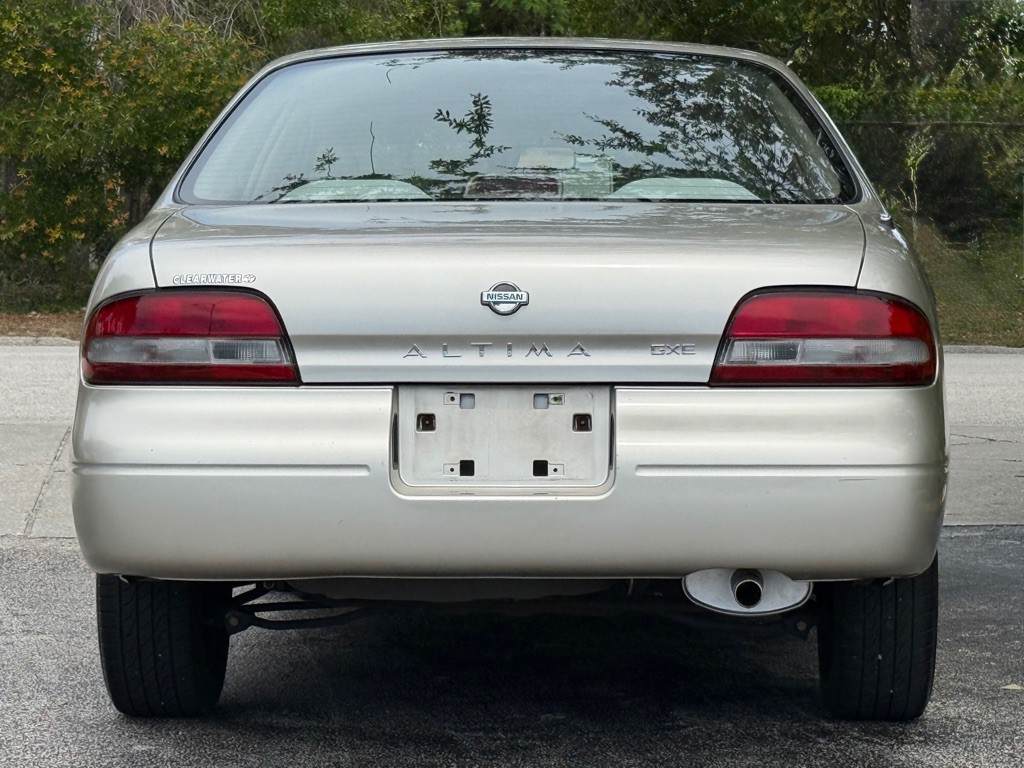 1995 Nissan Altima Image 14