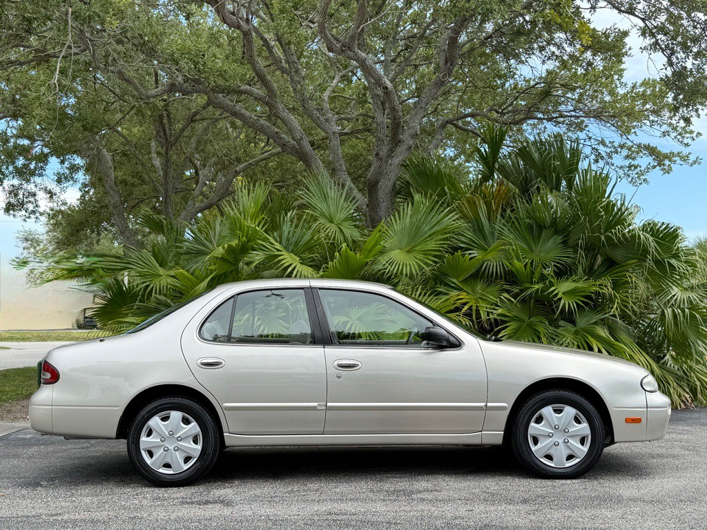 1995 Nissan Altima Image 15