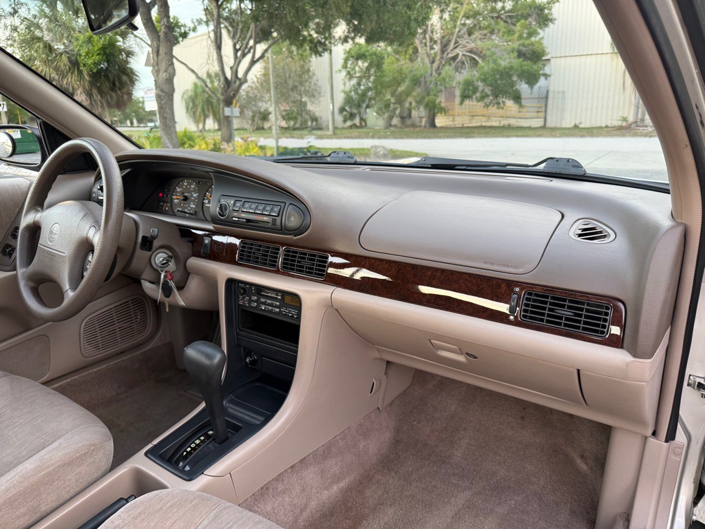 1995 Nissan Altima Image 18
