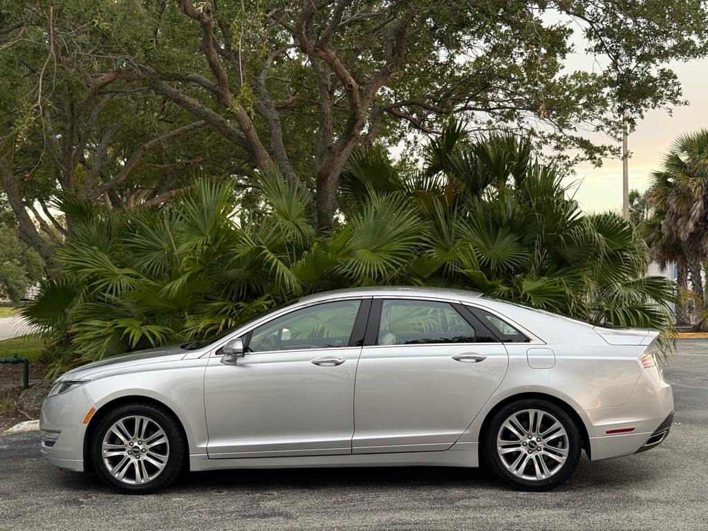 2013 Lincoln MKZ Image 4