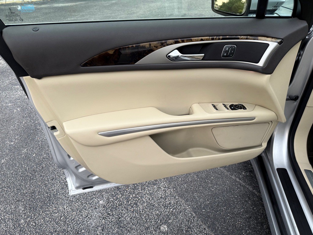 2013 Lincoln MKZ Image 5
