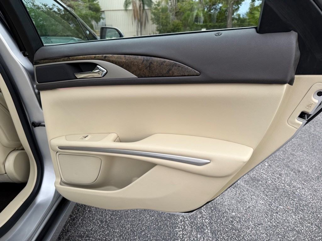 2013 Lincoln MKZ Image 20