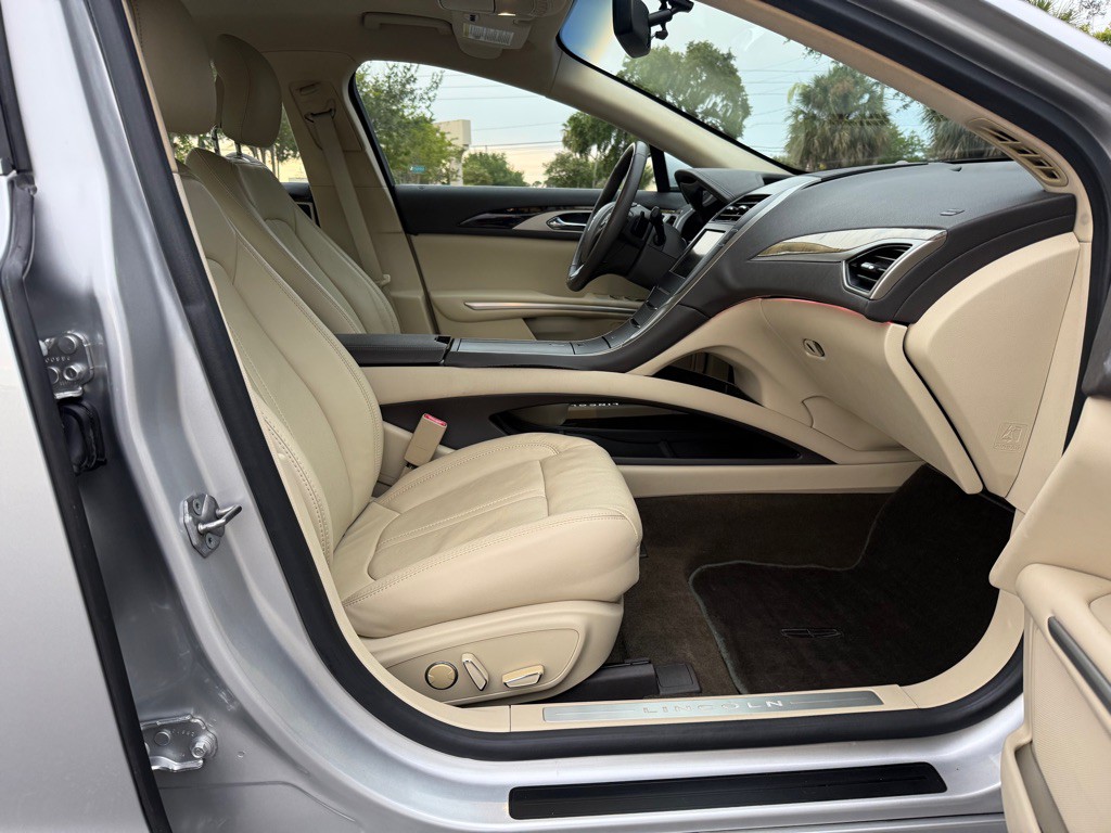 2013 Lincoln MKZ Image 21