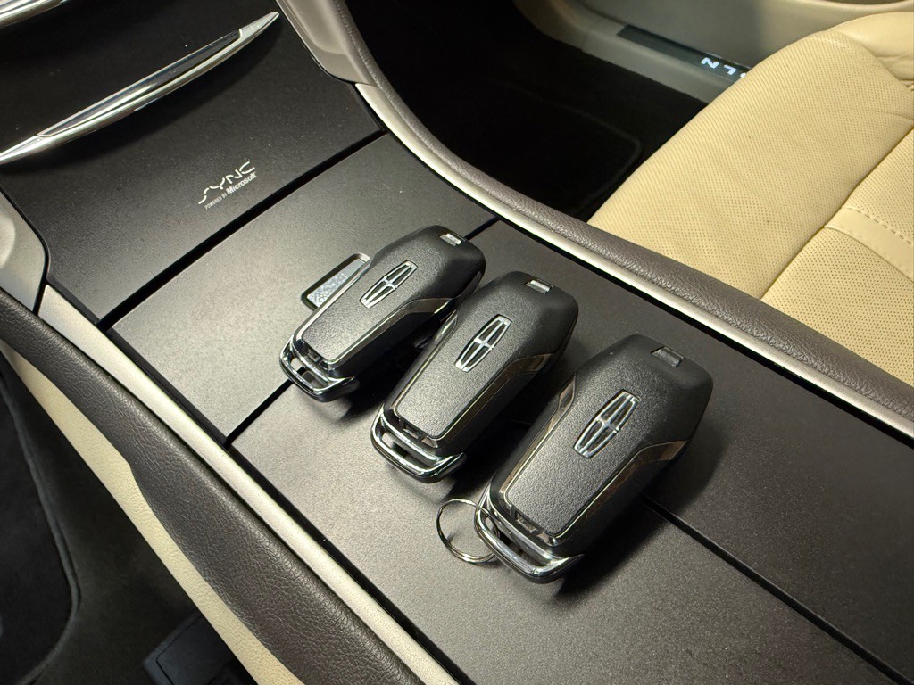 2013 Lincoln MKZ Image 30